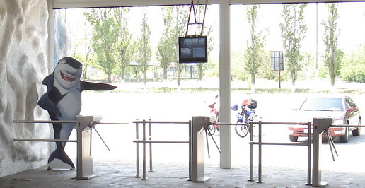  Группа турникетов. Вид со стороны охранника