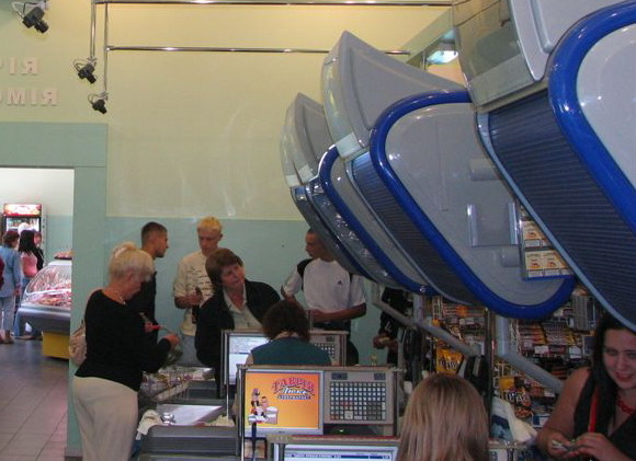 Удобные кассовые узлы. Довольные покупатели