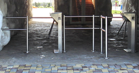  Группа турникетов. Вид со стороны входящих